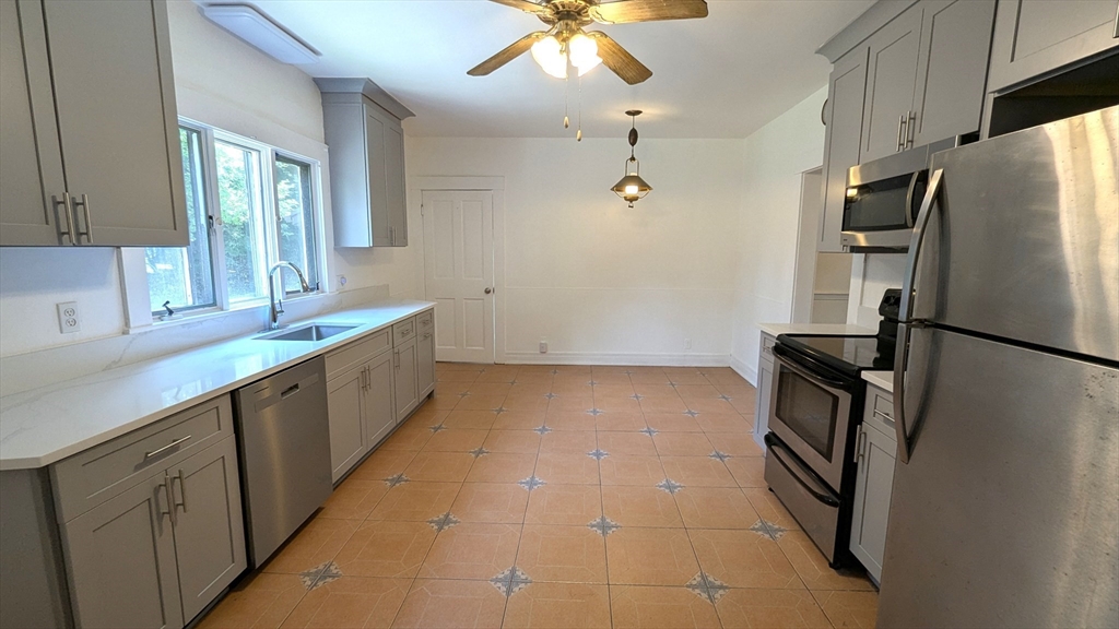 26 Oak St, Wellesley