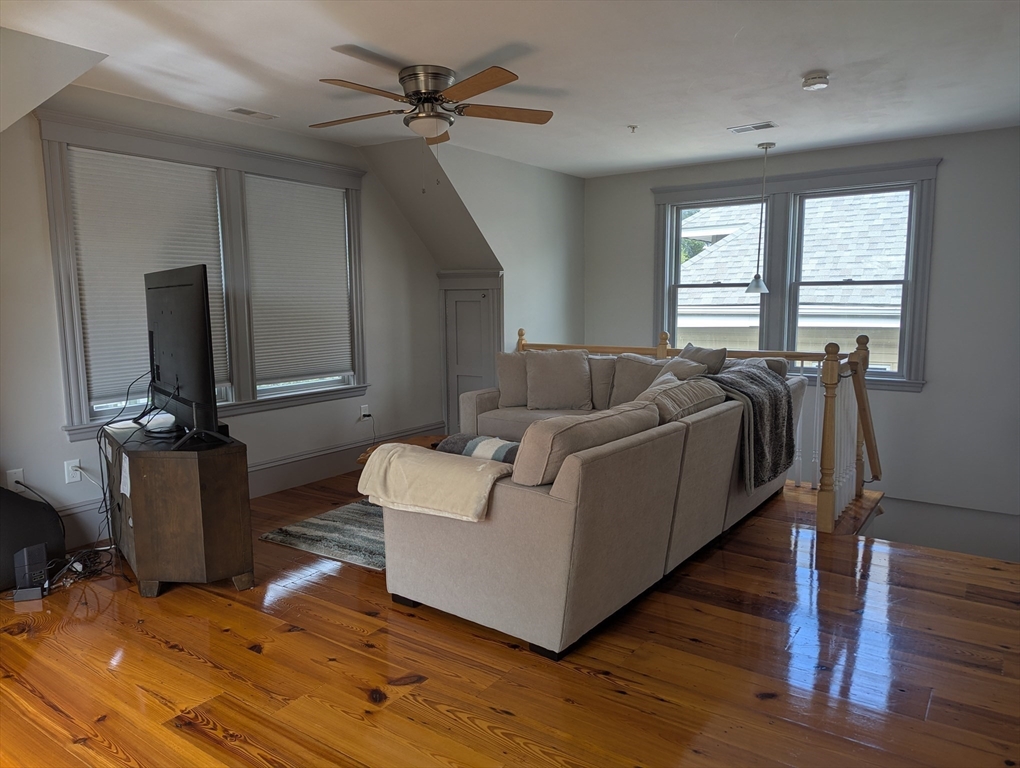 7 Weymouth Ave, West Roxbury