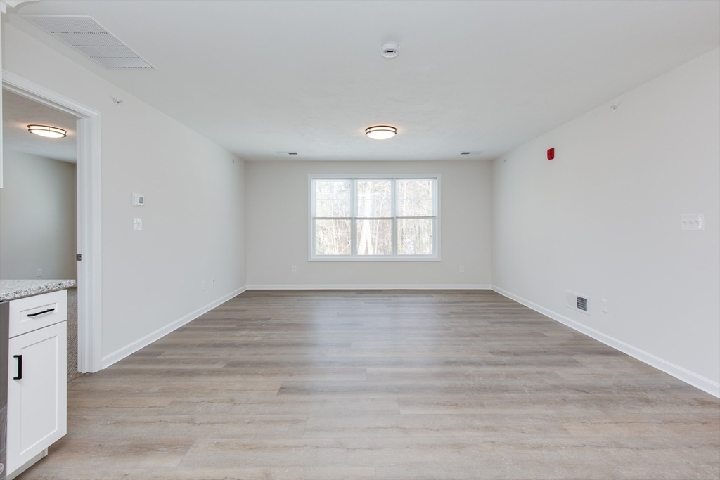 60 Sherburne Ave, Tyngsborough