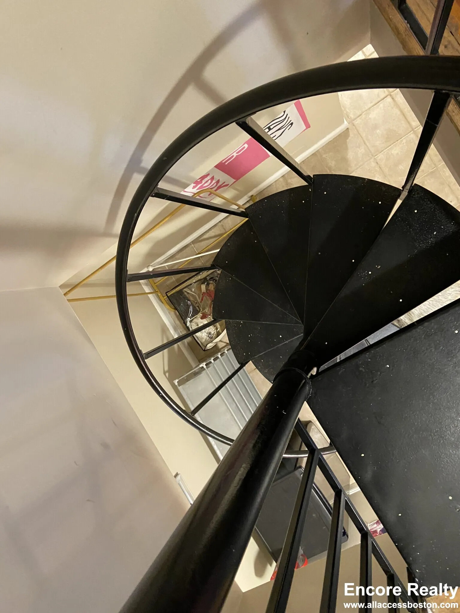 8 Sunset St, Mission Hill