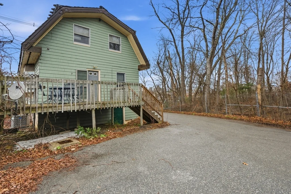 184 Park St, North Reading