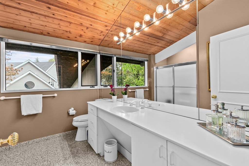 25 Laurus Ln, Newton