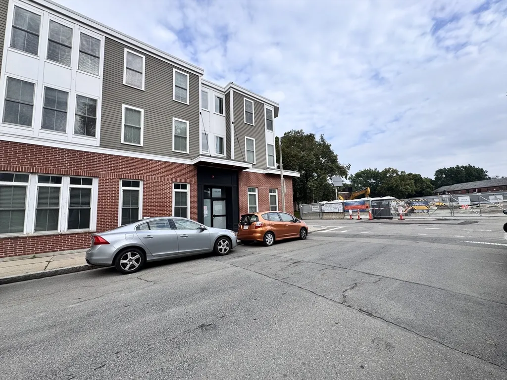 12 Mohawk St, South Boston