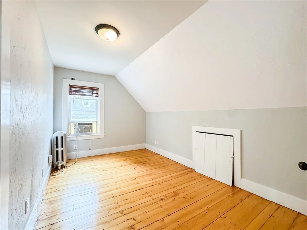 11 Maple Cir, Newton