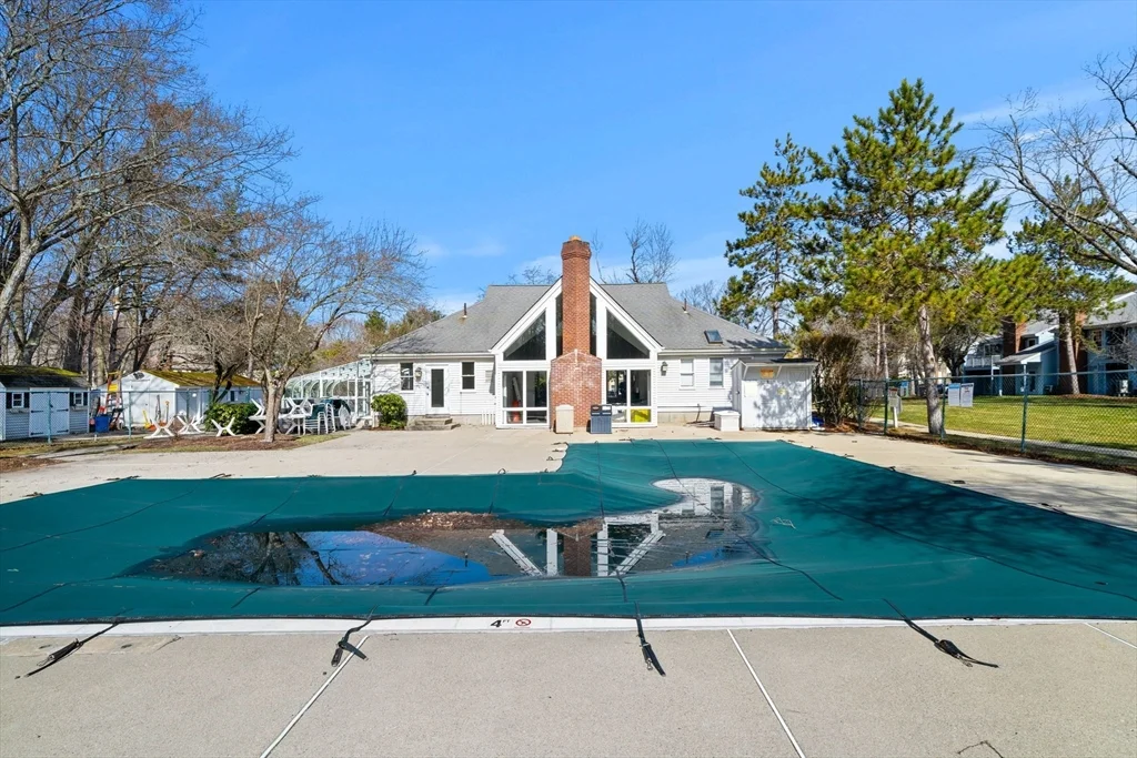5 Thoreau Ct, Natick