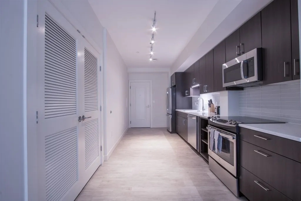 900 Beacon St, Fenway