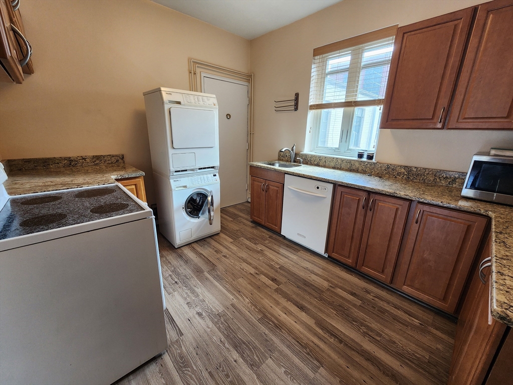 573 Washington St, Brookline