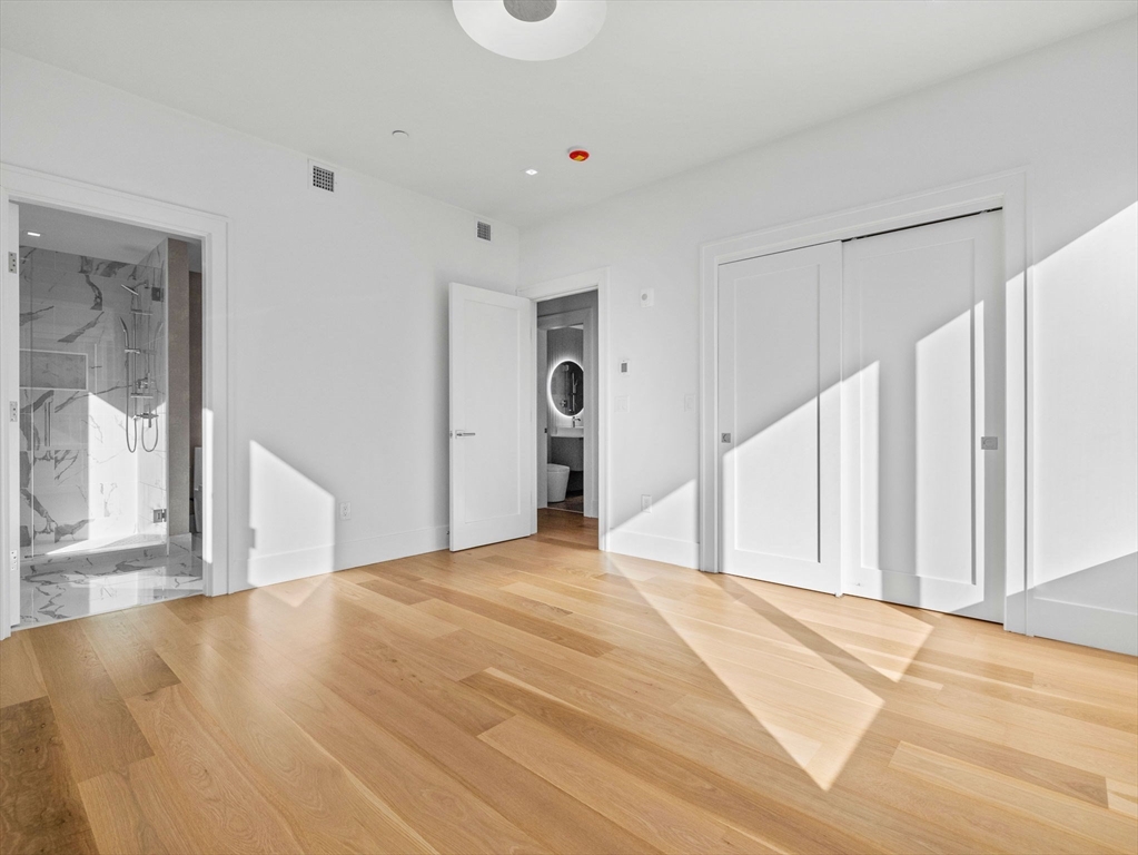 12 Deer St, Dorchester