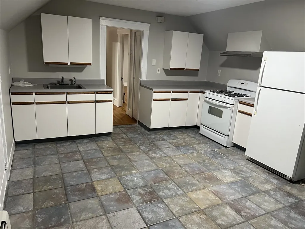 21 Carney St, Medford