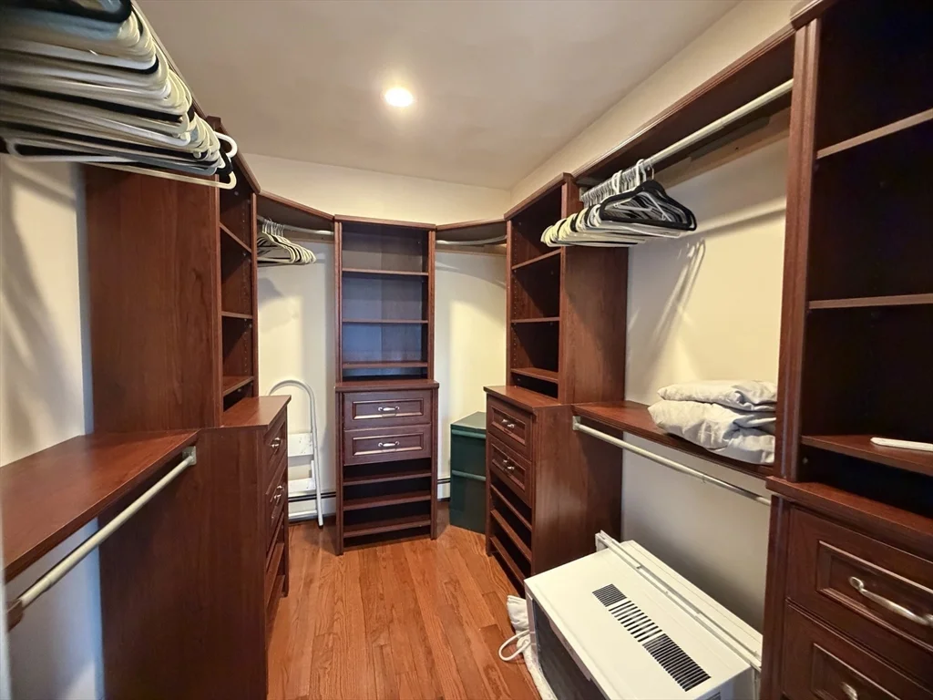 81 N Main St, North Bellingham