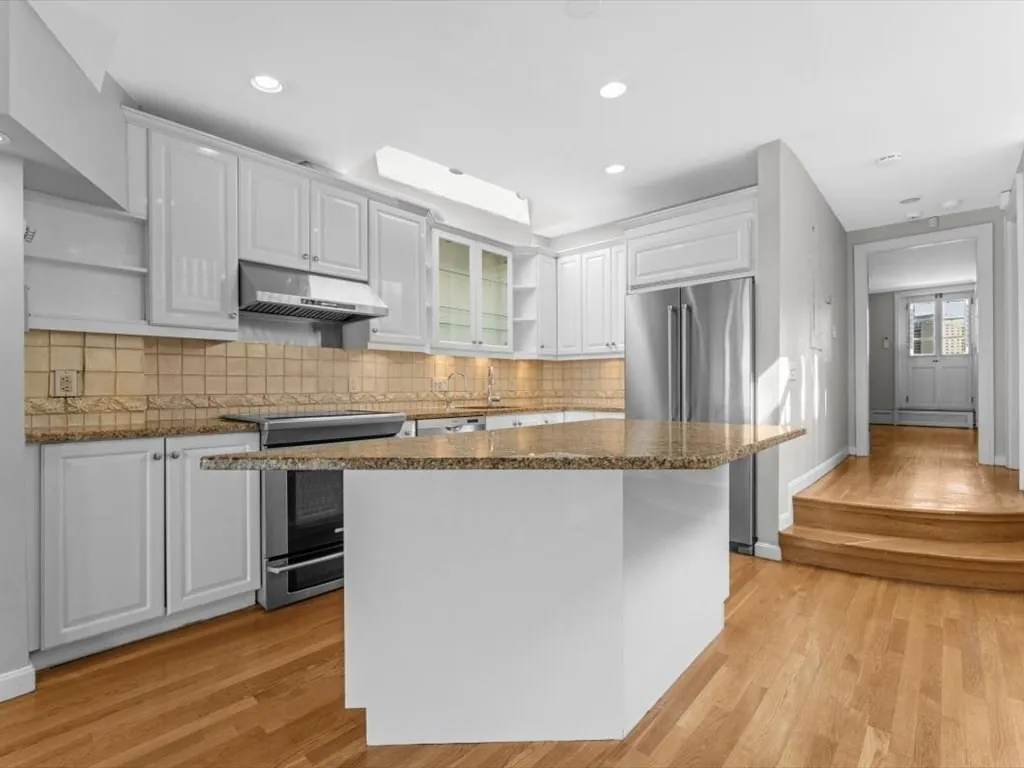 458 Beacon St, Back Bay