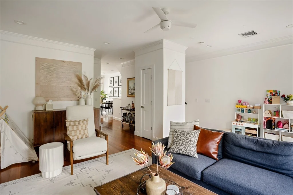 39 Cottage St, East Boston