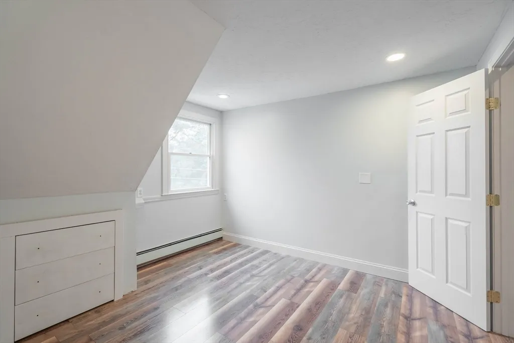 87 Brookfield Rd, Charlton