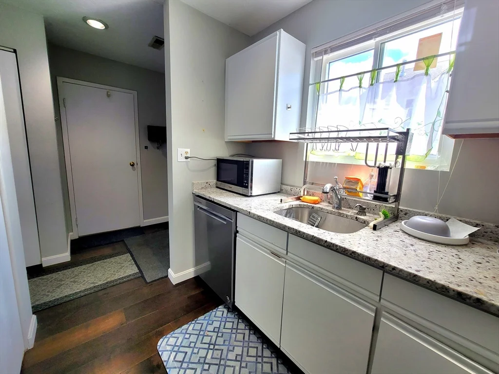 391 Hyde Park Ave, Jamaica Plain
