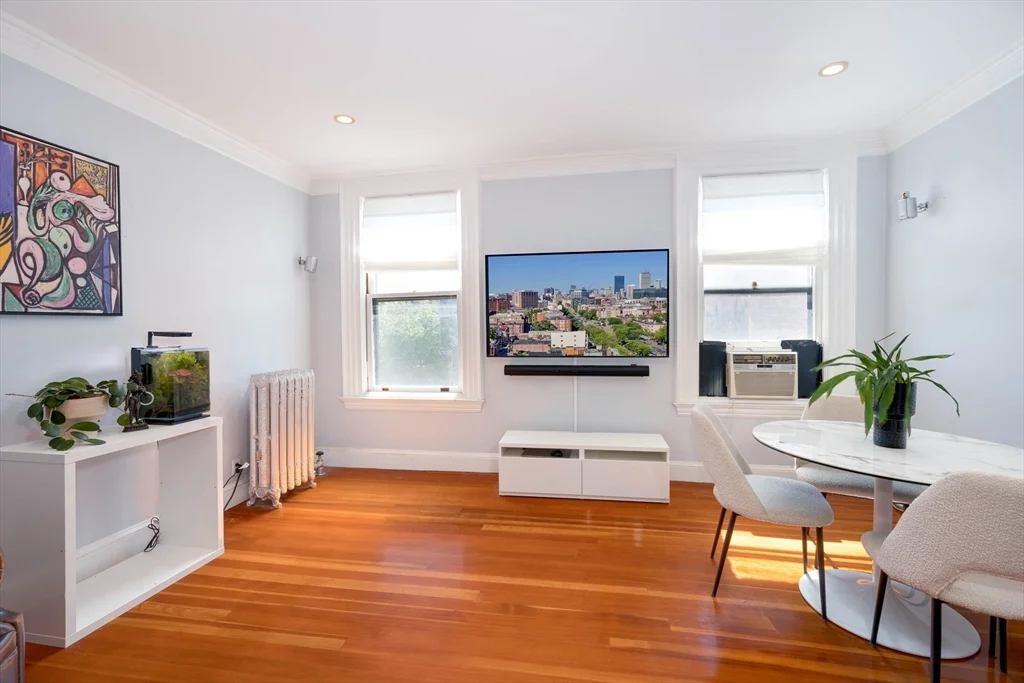 1064 Beacon St, Longwood