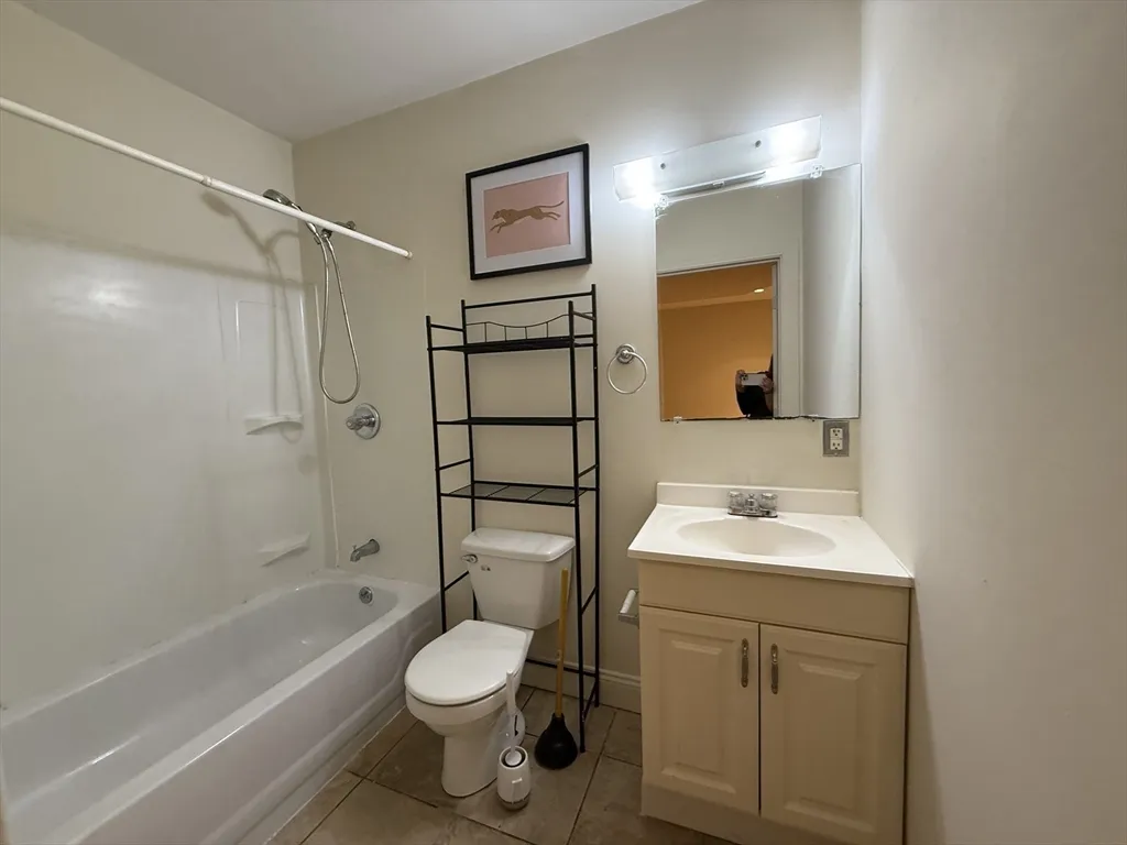 731 Cambridge St, Oak Square