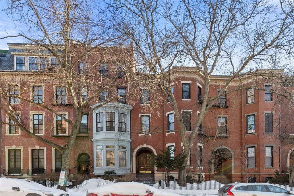 413 Beacon St, Back Bay