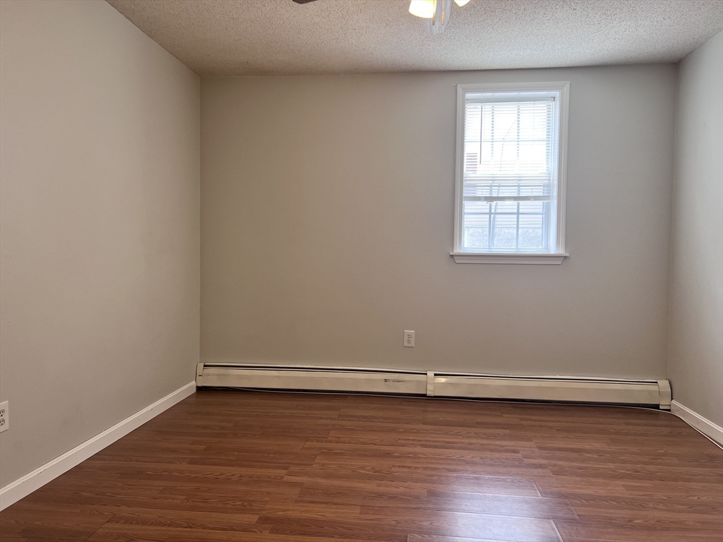 991 County St, Fall River