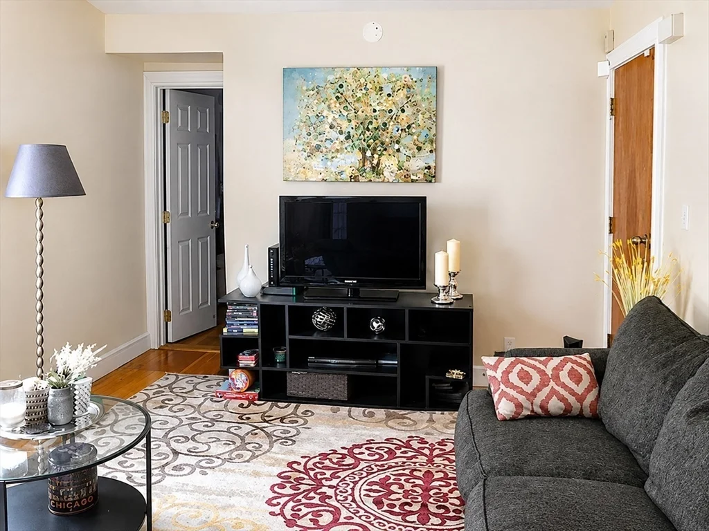 1512 Hyde Park, Hyde Park