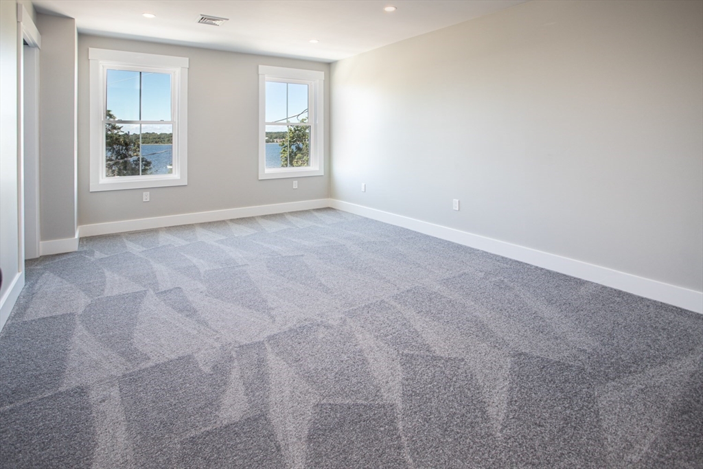 351 Danforth St, Fall River