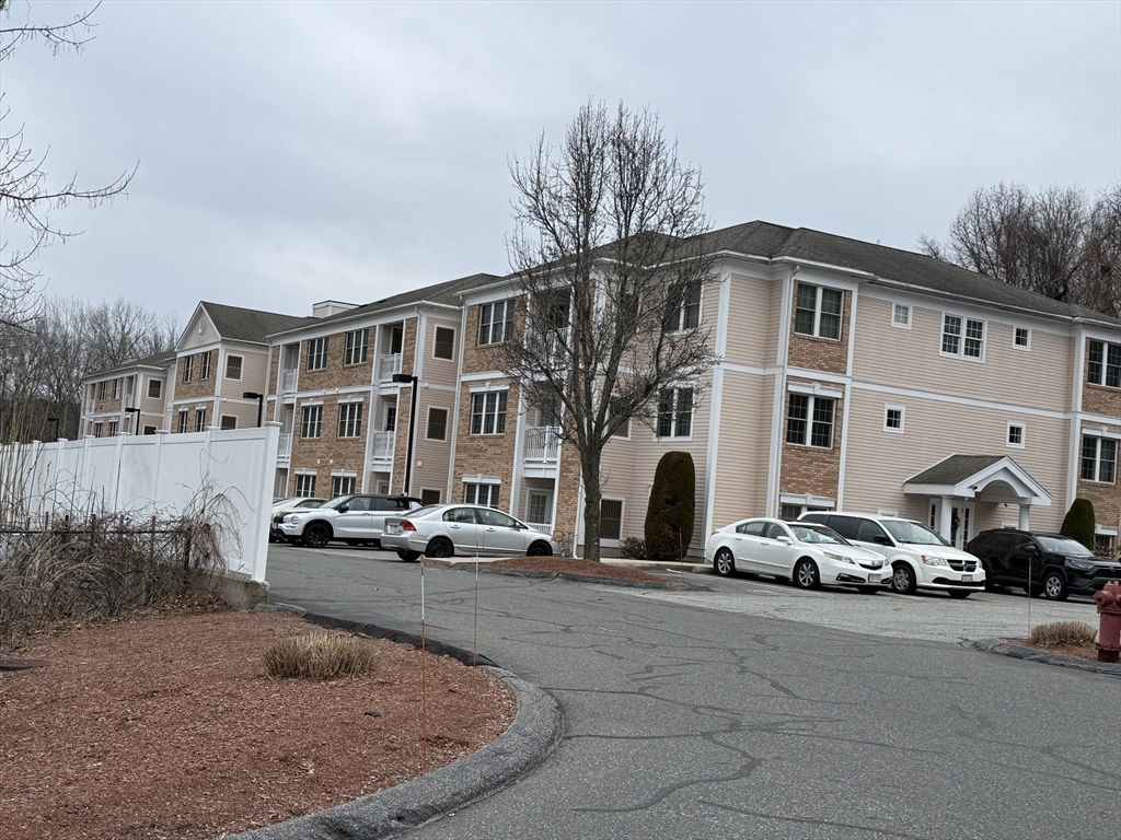 1 Millbrook Ln, Wakefield