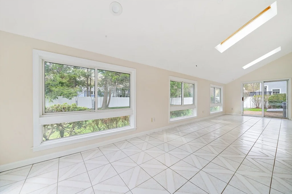 28 Mansfield Rd, Wellesley