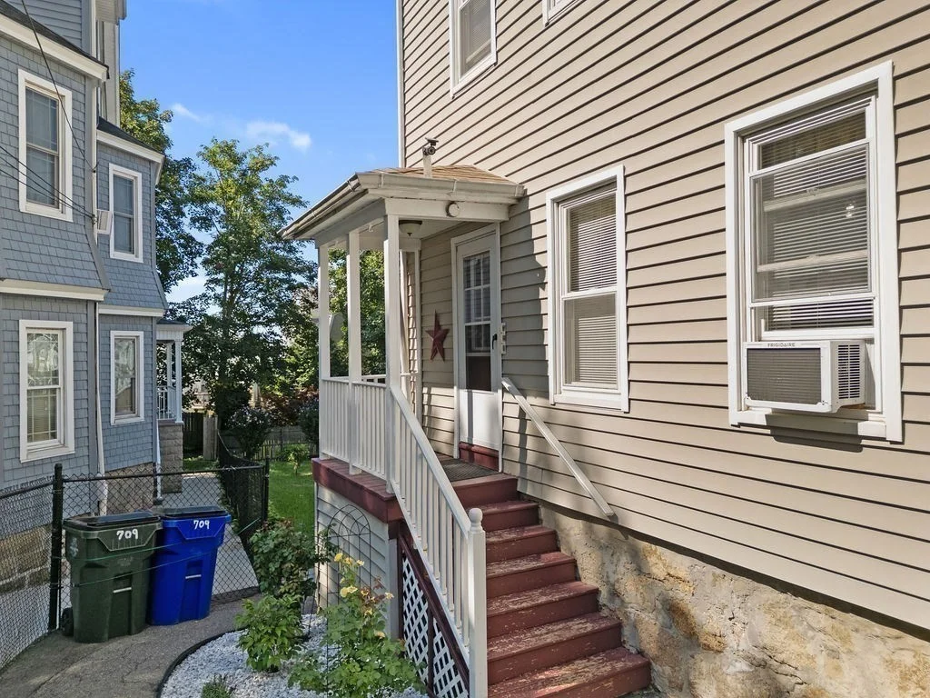 709 Maple St, Fall River