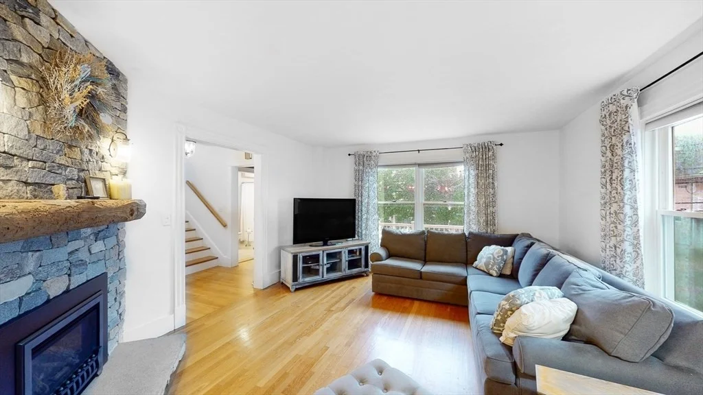 271 River Rd, Winthrop