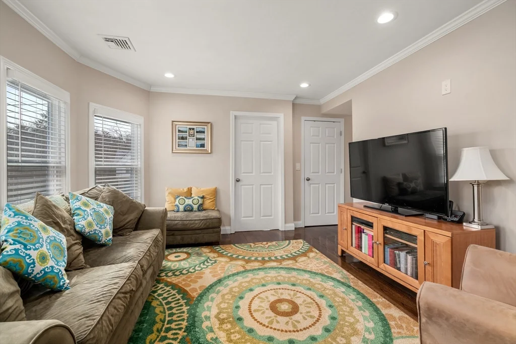 30 East Chestnut St, Sharon