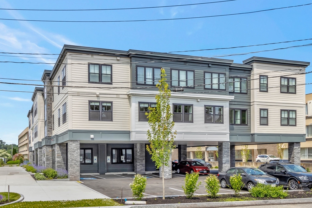 1000 Washington St, Dedham