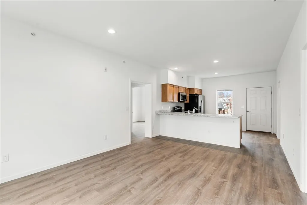 50 R Maplewood Ave, Gloucester