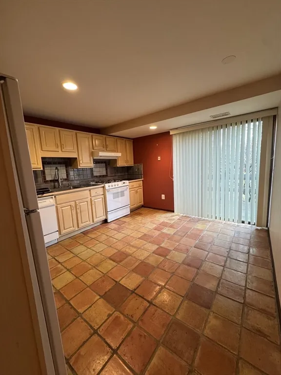 445 Old Stone Brk, Acton