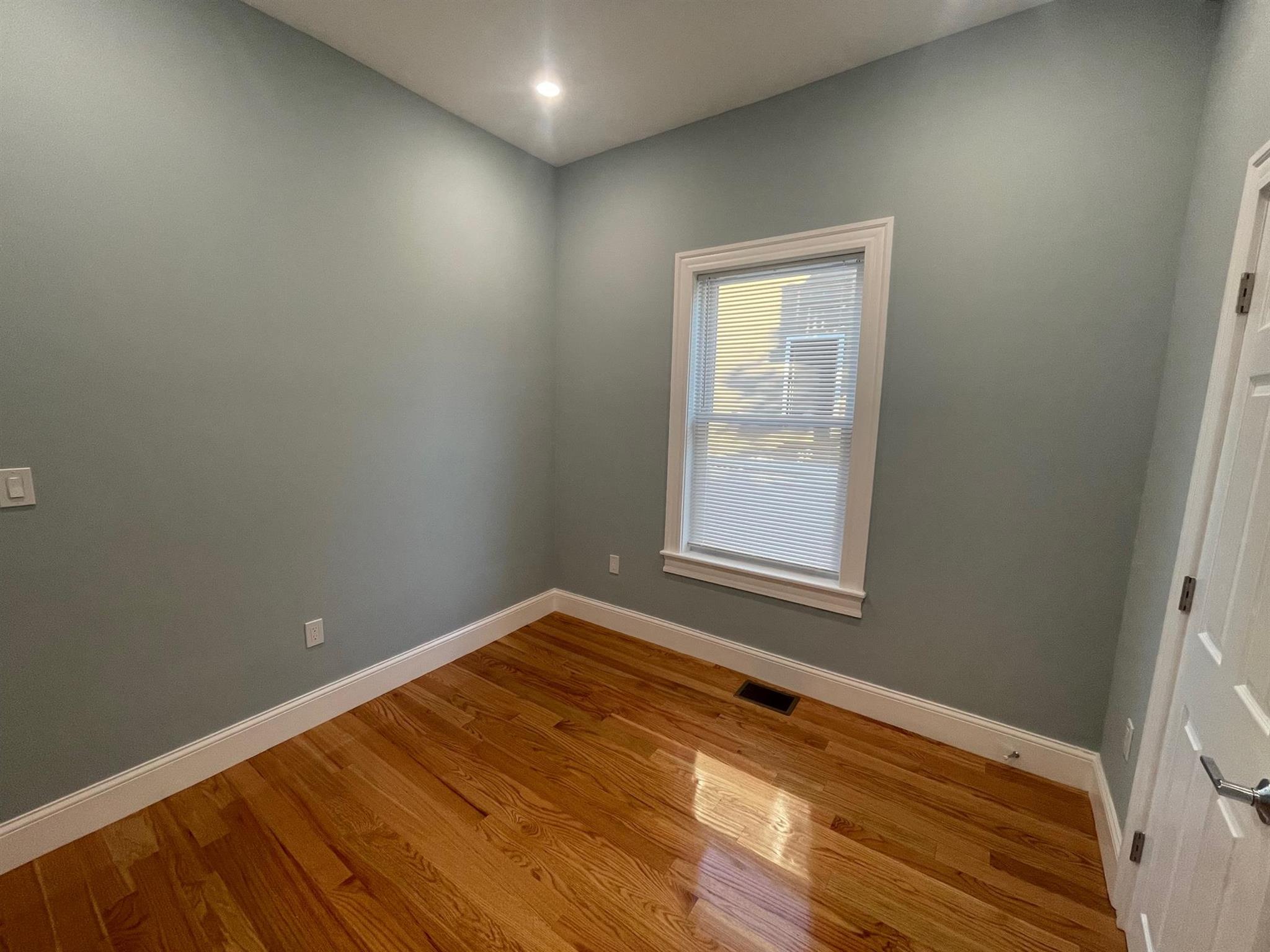 29 Alpine St, Powder House Square