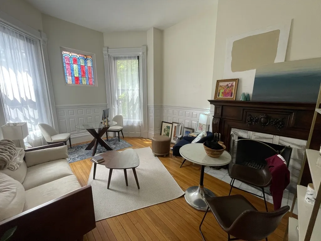 298 Commonwealth Ave, Back Bay