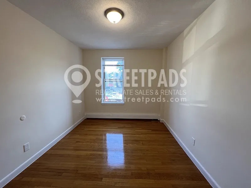 172 North Beacon St, Brighton