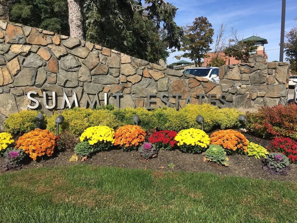 1006 Paradise Rd, Swampscott