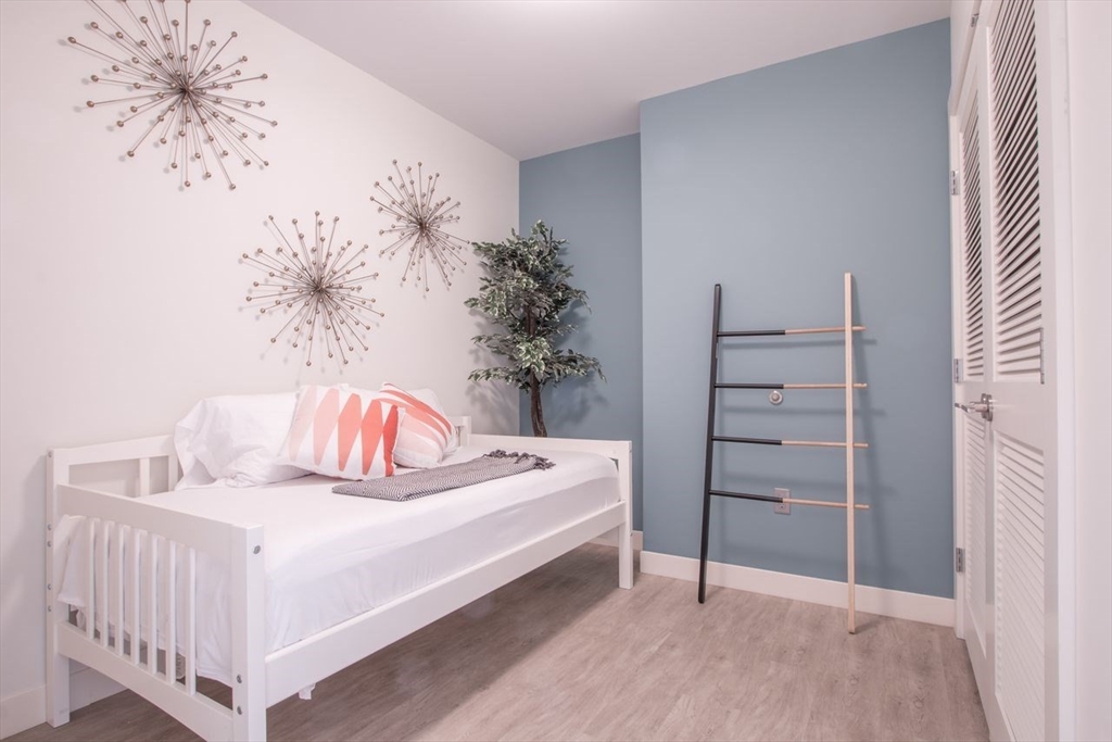 900 Beacon St, Fenway