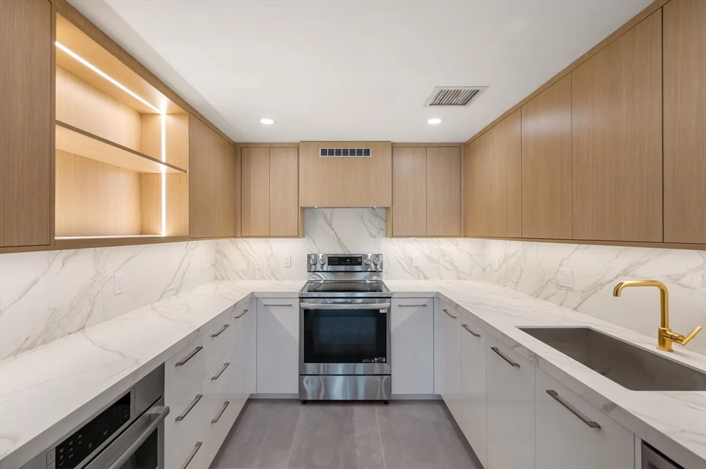 75-83 Cambridge Pkwa, Cambridgeport