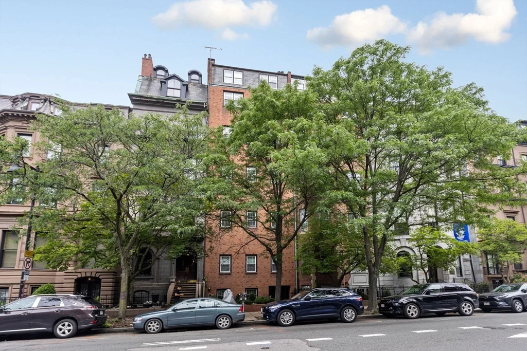 122 Beacon, Back Bay