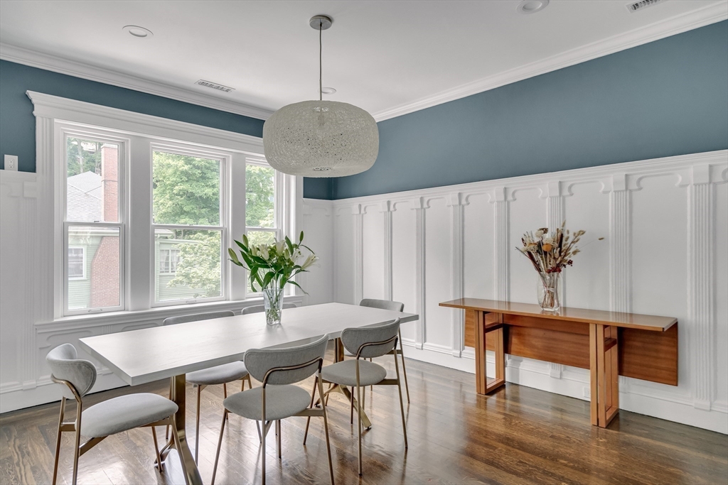 105 Winchester St, Coolidge Corner