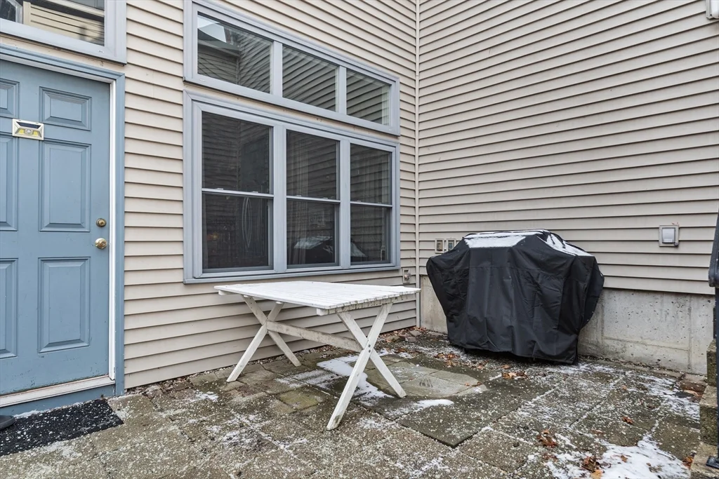 2 Eileen Cir, Jamaica Plain