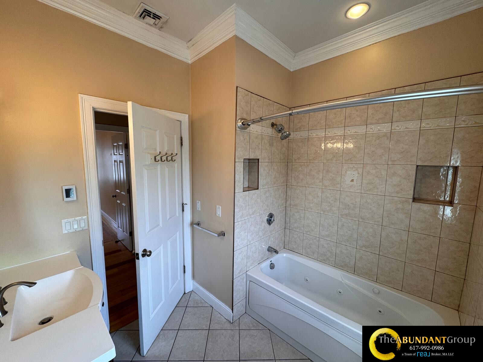 473 Revere Beach Pkwa, Revere