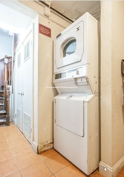 94 Pleasant St, North Brookline