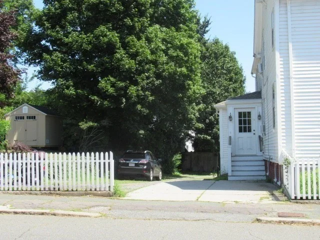 43 Pleasant St, Gloucester