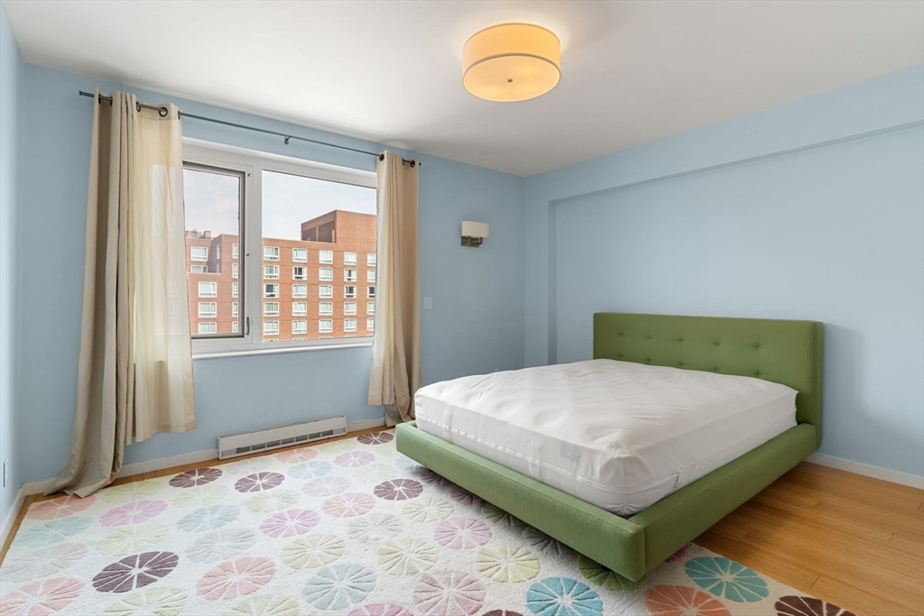 975 Memorial Dr, Harvard Square