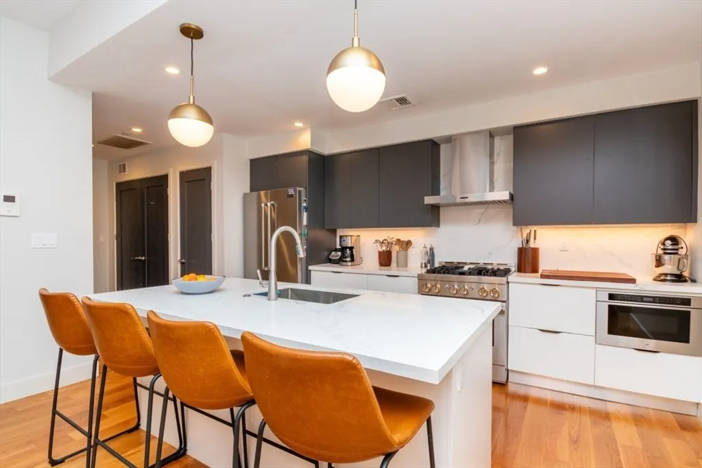 533 East 2nd St, South Boston