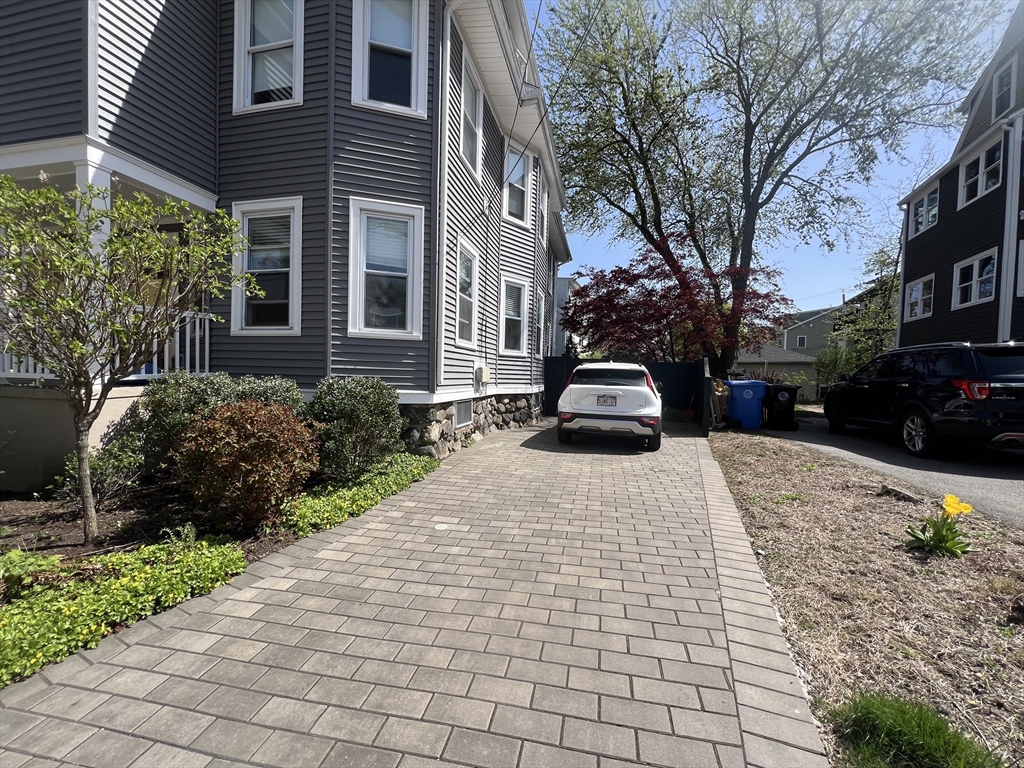 1 Chestnut St, Belmont