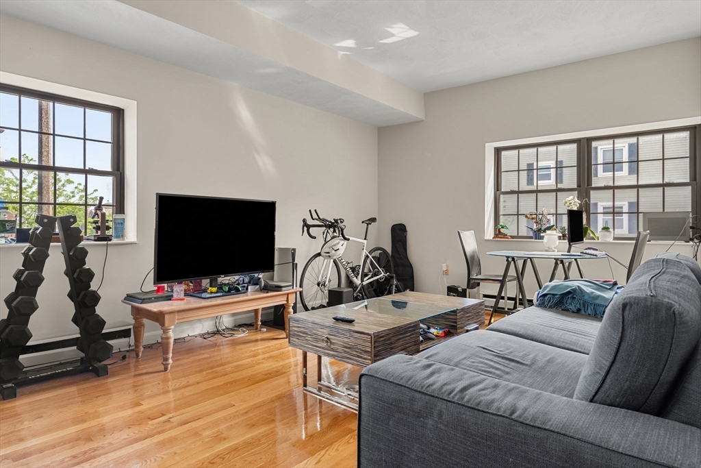 191 Bunker Hill St, Charlestown