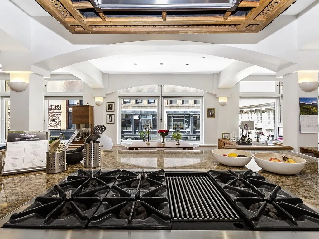 86 South, Leather District