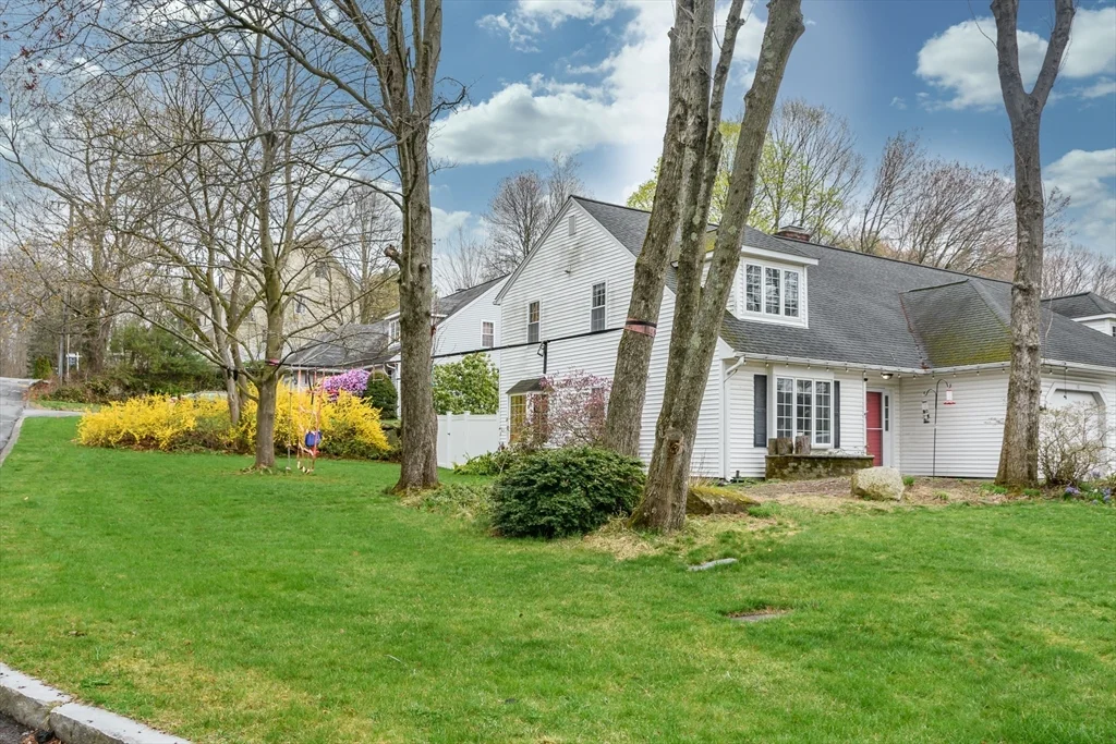 10 Homeward Ln, Natick